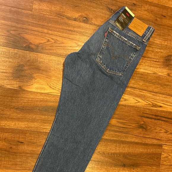 501 Wedgy Levi’s - Picture 2 of 5